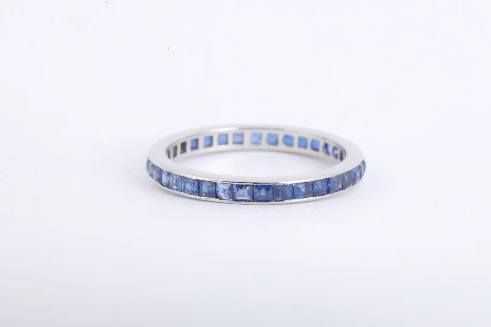 950 Platinum 1.32tcw Sapphire Ring Band Size 6.5 (2.31g.)