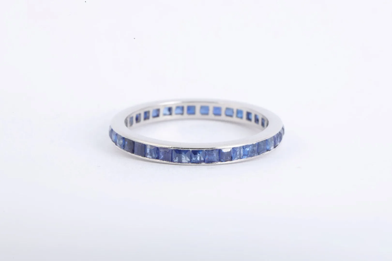 950 Platinum 1.32tcw Sapphire Ring Band Size 6.5 (2.31g.)