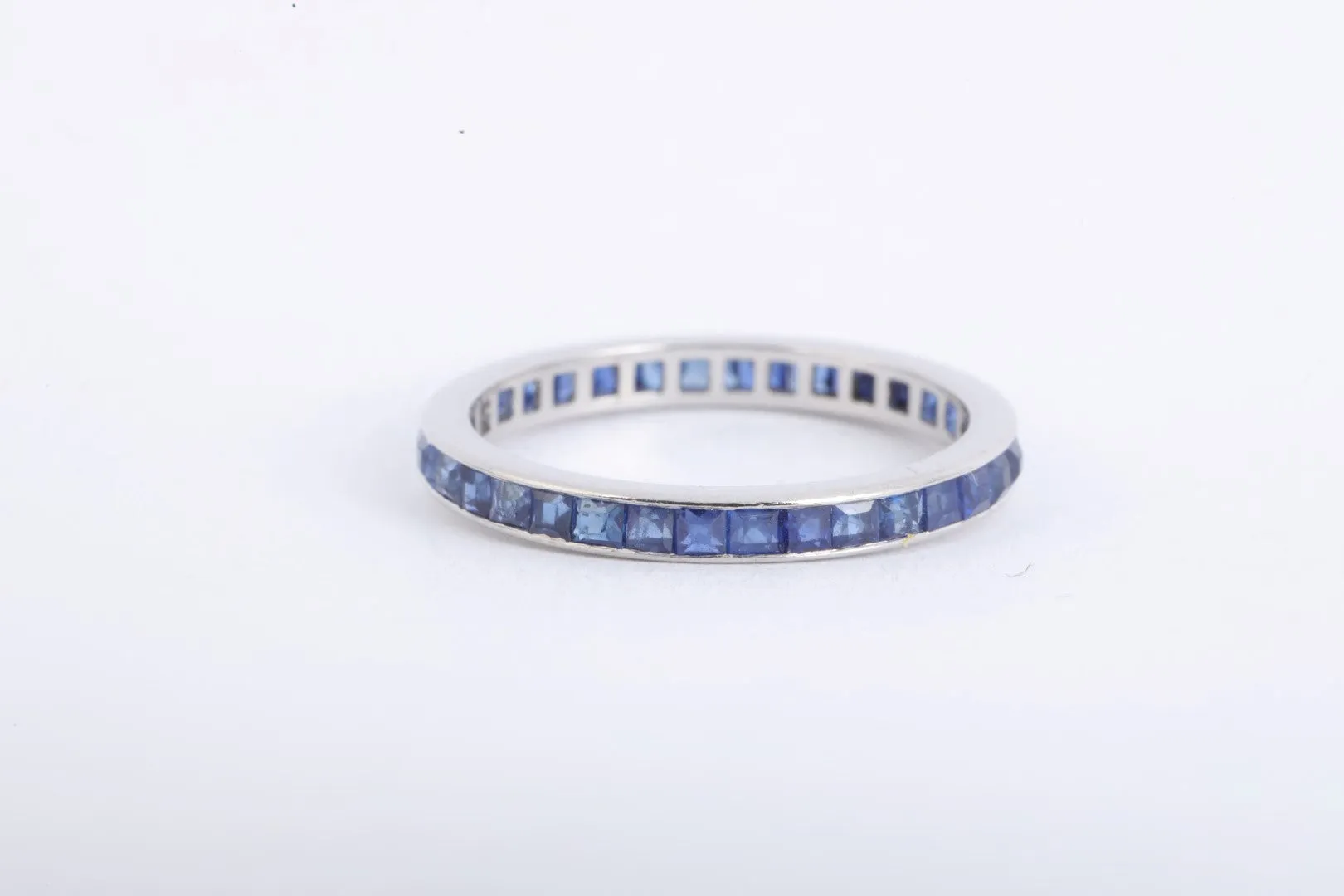 950 Platinum 1.32tcw Sapphire Ring Band Size 6.5 (2.31g.)