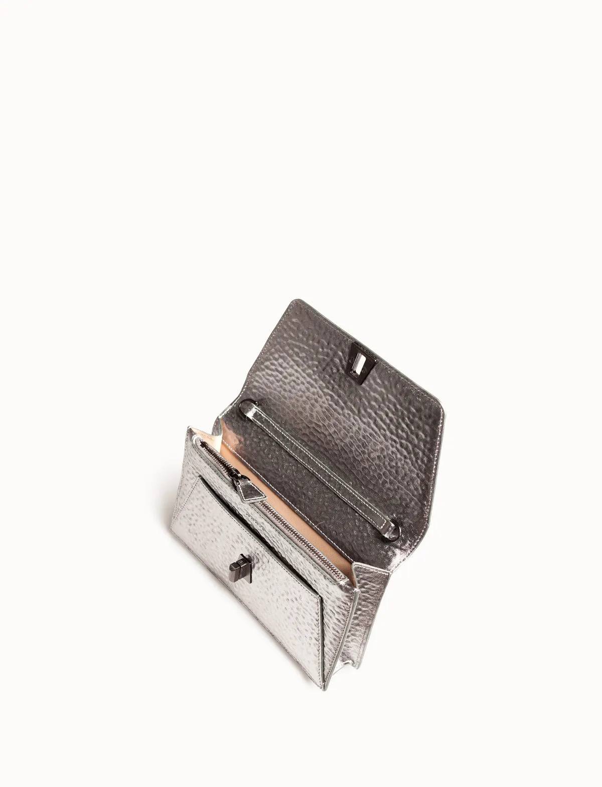 Anouk Envelope In Hammered Leather