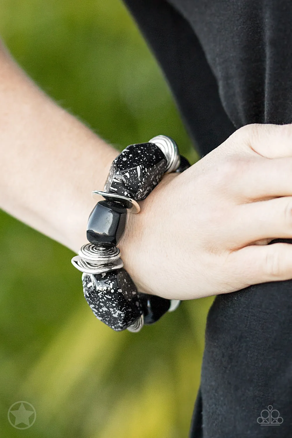 Glaze of Glory - Black Paparazzi Bracelet Blockbuster