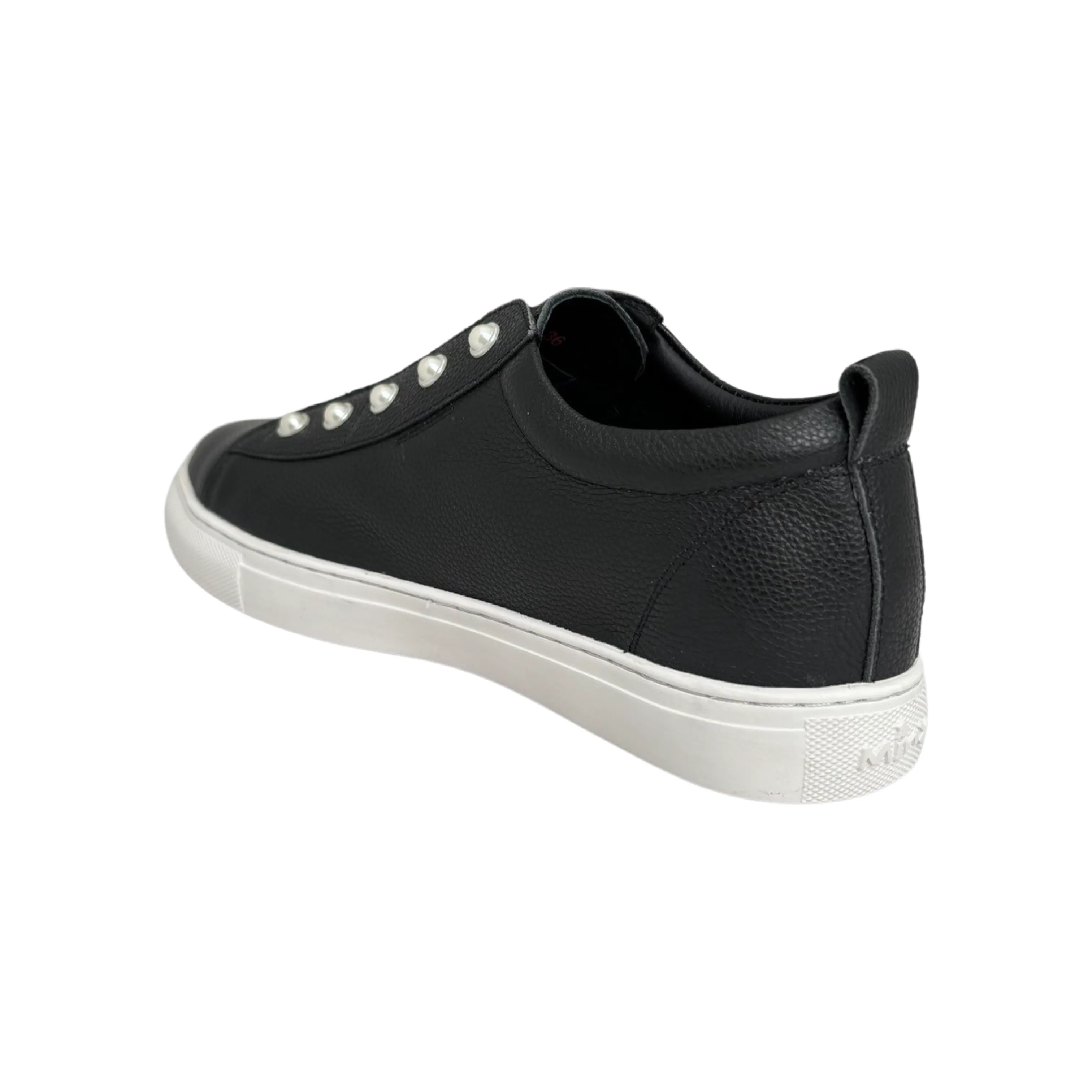 Pearla Black Sneaker